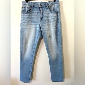AE medium washed blue jeans